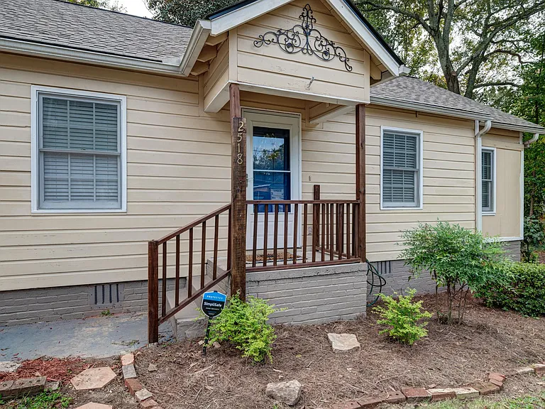 2518 Lester St — Photo 24
