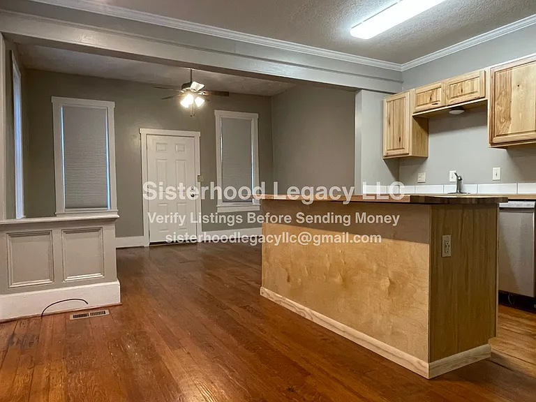 838 S Oak St — Photo 10