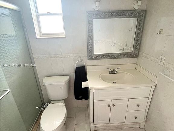 3rd image of 2581 Garden Dr N APT 203