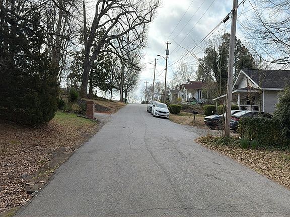 5th image of 305 Glazner St