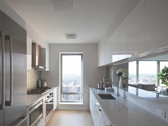 3rd image of 13835 39th Ave APT 11F