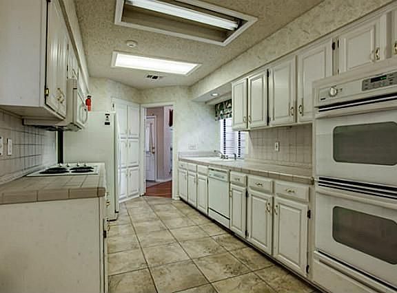 5th image of 2215 Marvin Gardens St