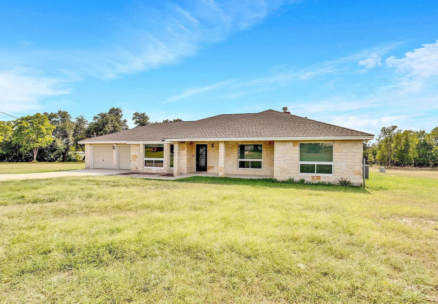 4 bed, 2.5 bath, 2503 sqft, $3,500 — Photo 4