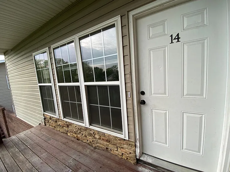 170 Westmount Dr — Photo 3
