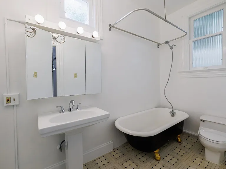 2398 Broadway St — Photo 29