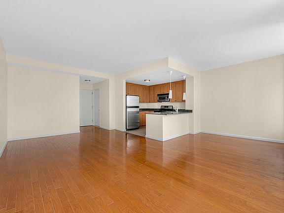 3rd image of 455 Main St APT 10K