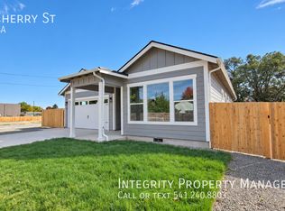 962 Cherry St, Medford, OR 97501