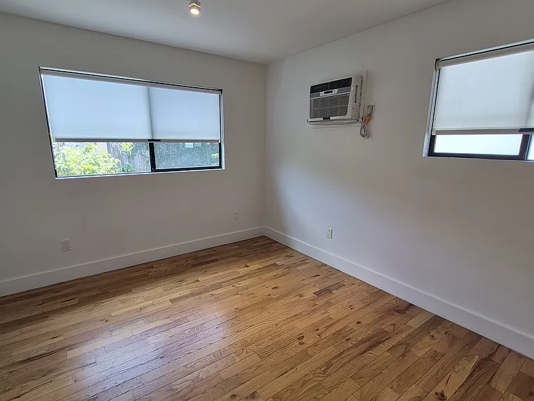4418 Burns Ave #1/2 — Photo 13