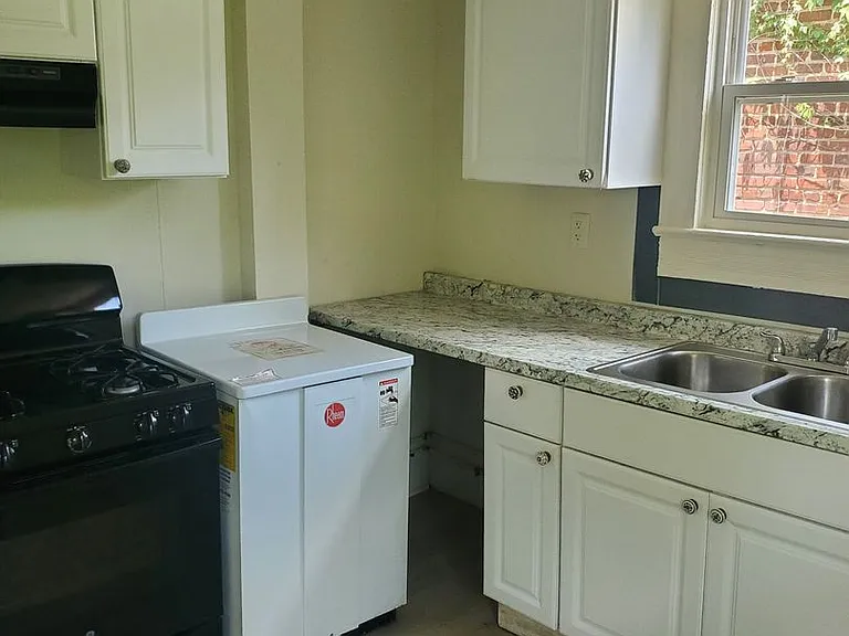 530 N Main St — Photo 3