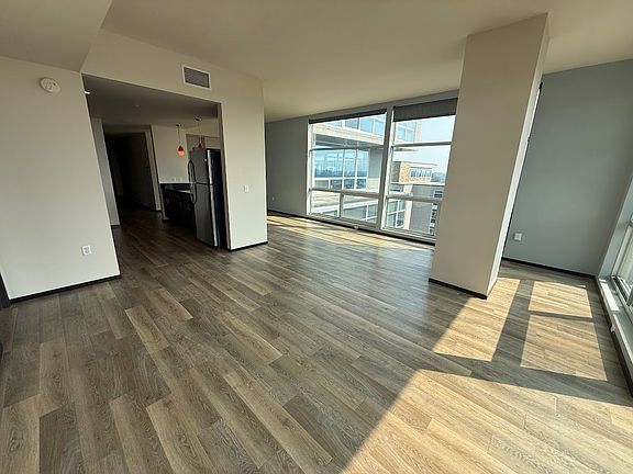 3rd image of 822 E Washington Ave #825