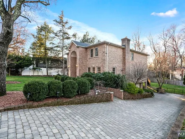 108 Chestnut Ave, Closter, NJ 07624