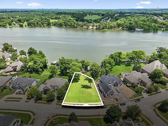 5th image of 822 Plantation Way