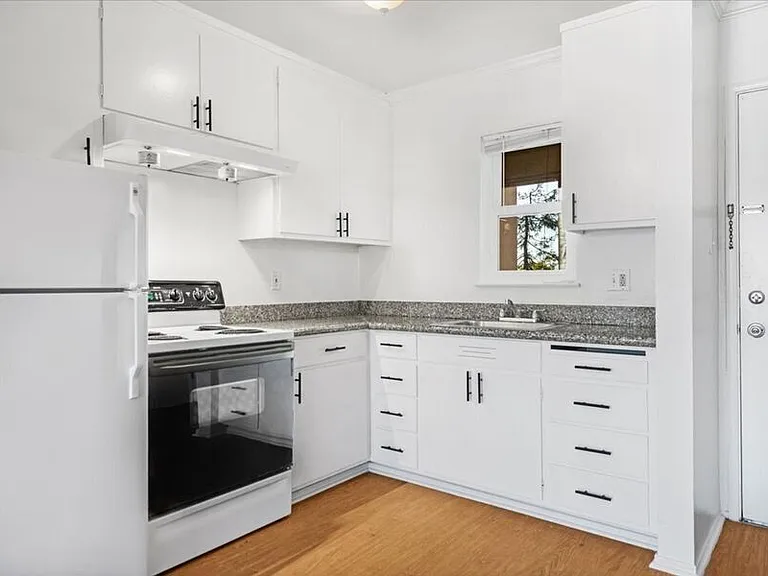 1739 Addison St #12 — Photo 8