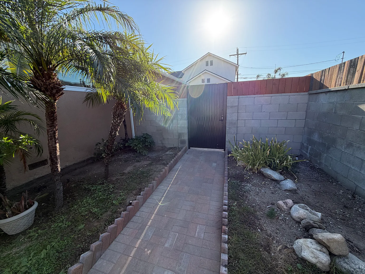 3 bed, 1320 sqft, $4,295 — Photo 2