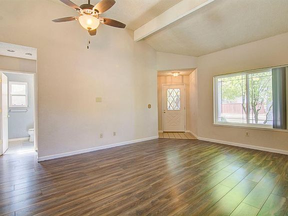 4th image of 4001 N Country Dr