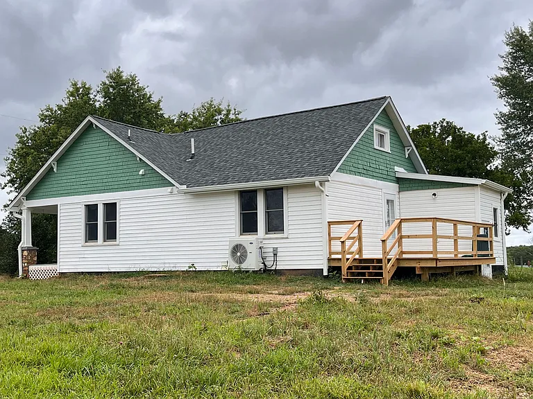 10140 Rockdale Ln — Photo 3