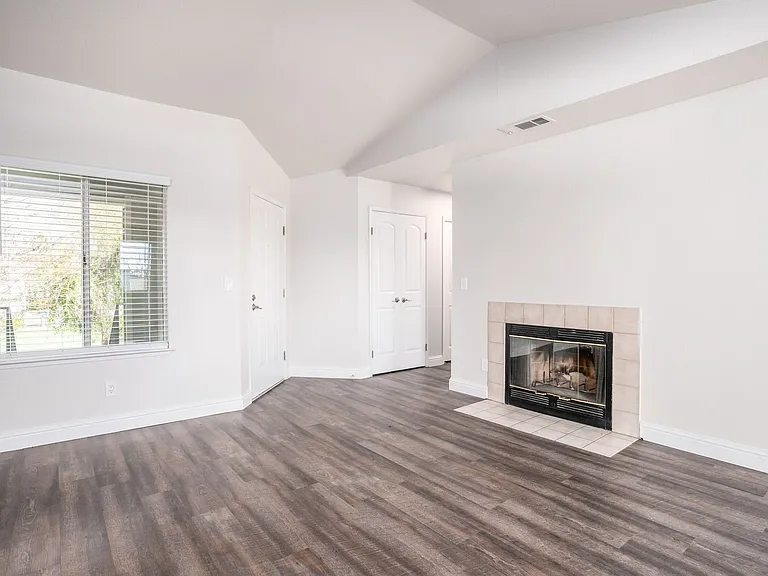 Sierra Ridge — Photo 16