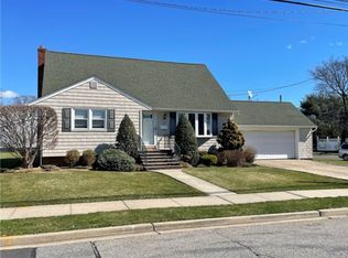 400 Foch Blvd, Mineola, NY 11501