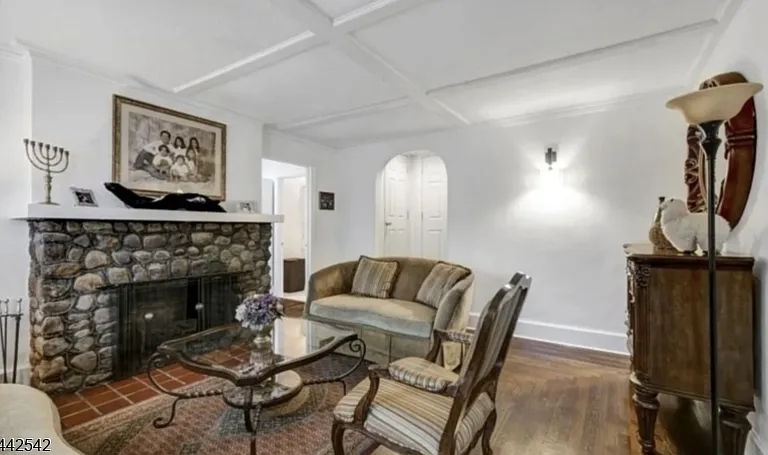 34 Cypress St — Photo 6