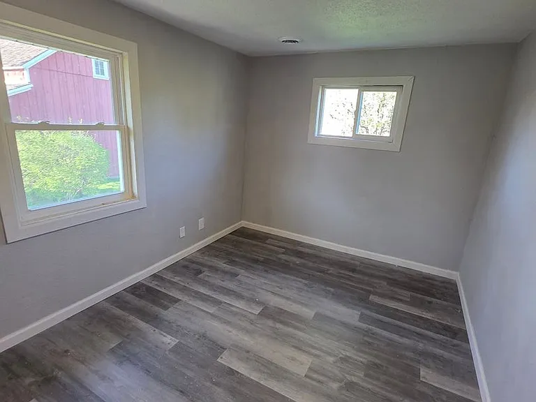 107 Grundy St — Photo 2