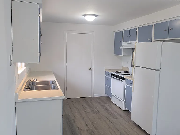 Kitchen angle 2.