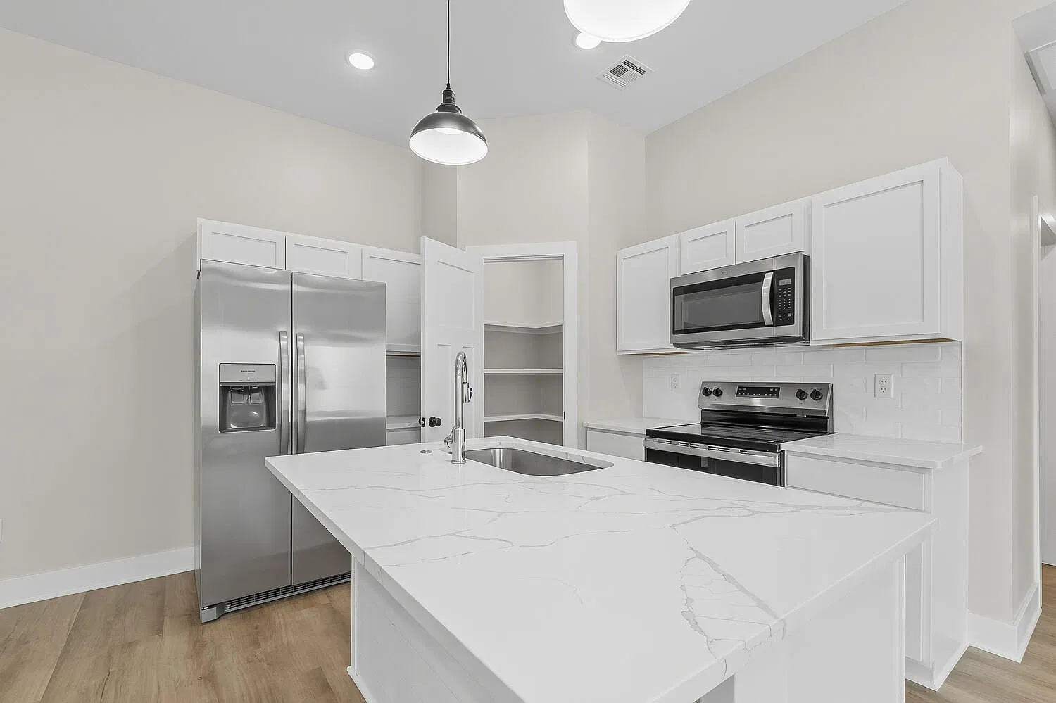 3 bed, $1,500 — Photo 4