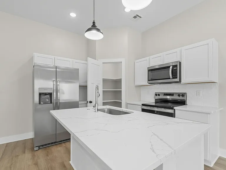 17133 W Lawson Cir — Photo 4