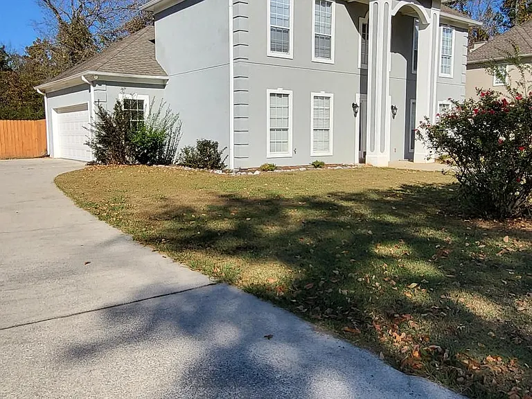 1118 Amberley Woods Dr — Photo 3