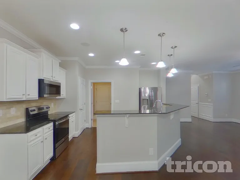 142 Regency Pl — Photo 4