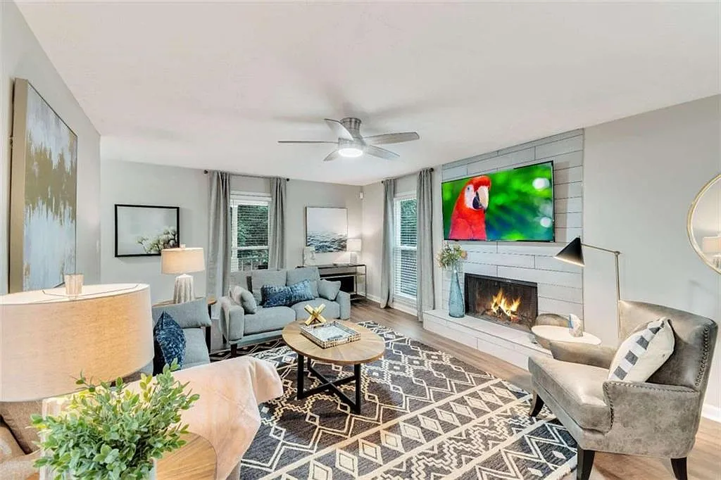 4 bed, 2.5 bath, $5,250 — Photo 2