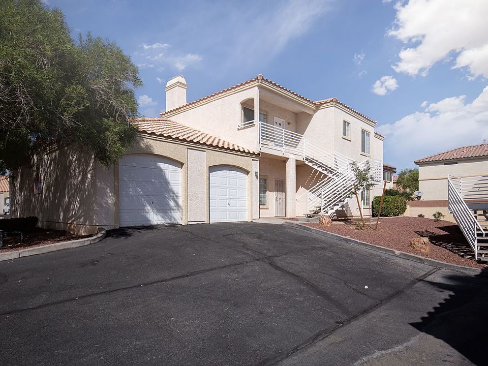 1st image of 1900 N Torrey Pines Dr Unit 210