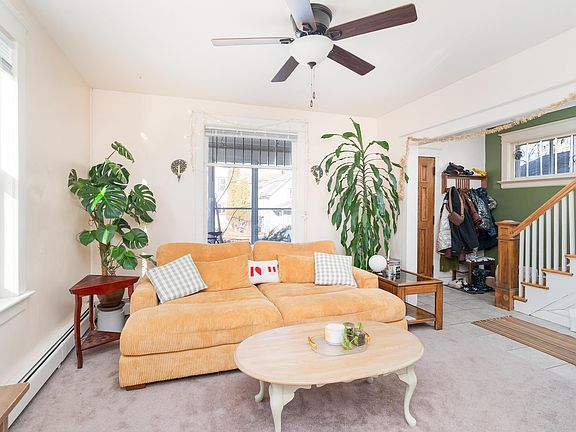 3rd image of 825 N 10th Ave E