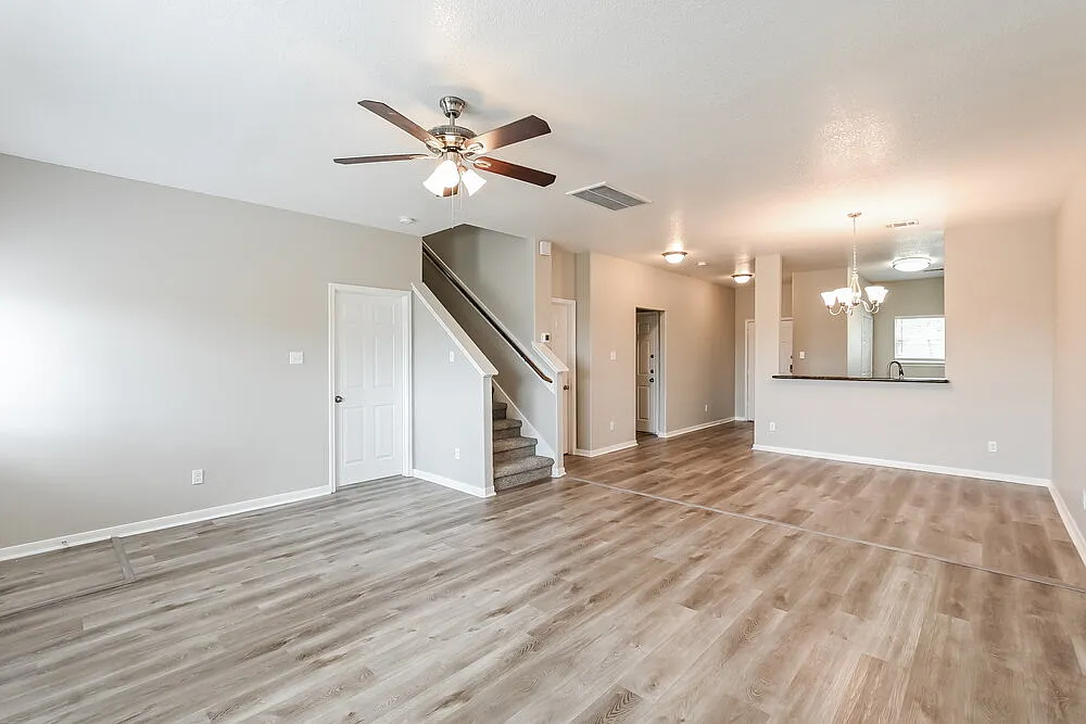 5 bed, 2.5 bath, 2605 sqft, $2,735 — Photo 4