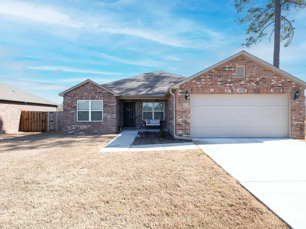 1690 Carillon Ln, Conway, AR 72034
