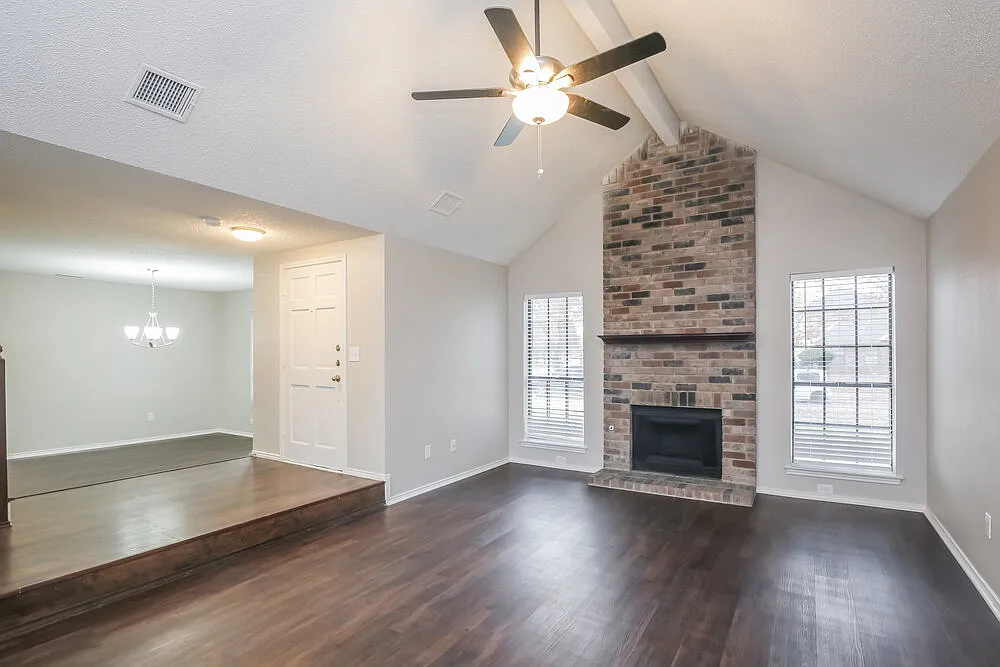 4 bed, 2.5 bath, 2078 sqft, $2,425 — Photo 4