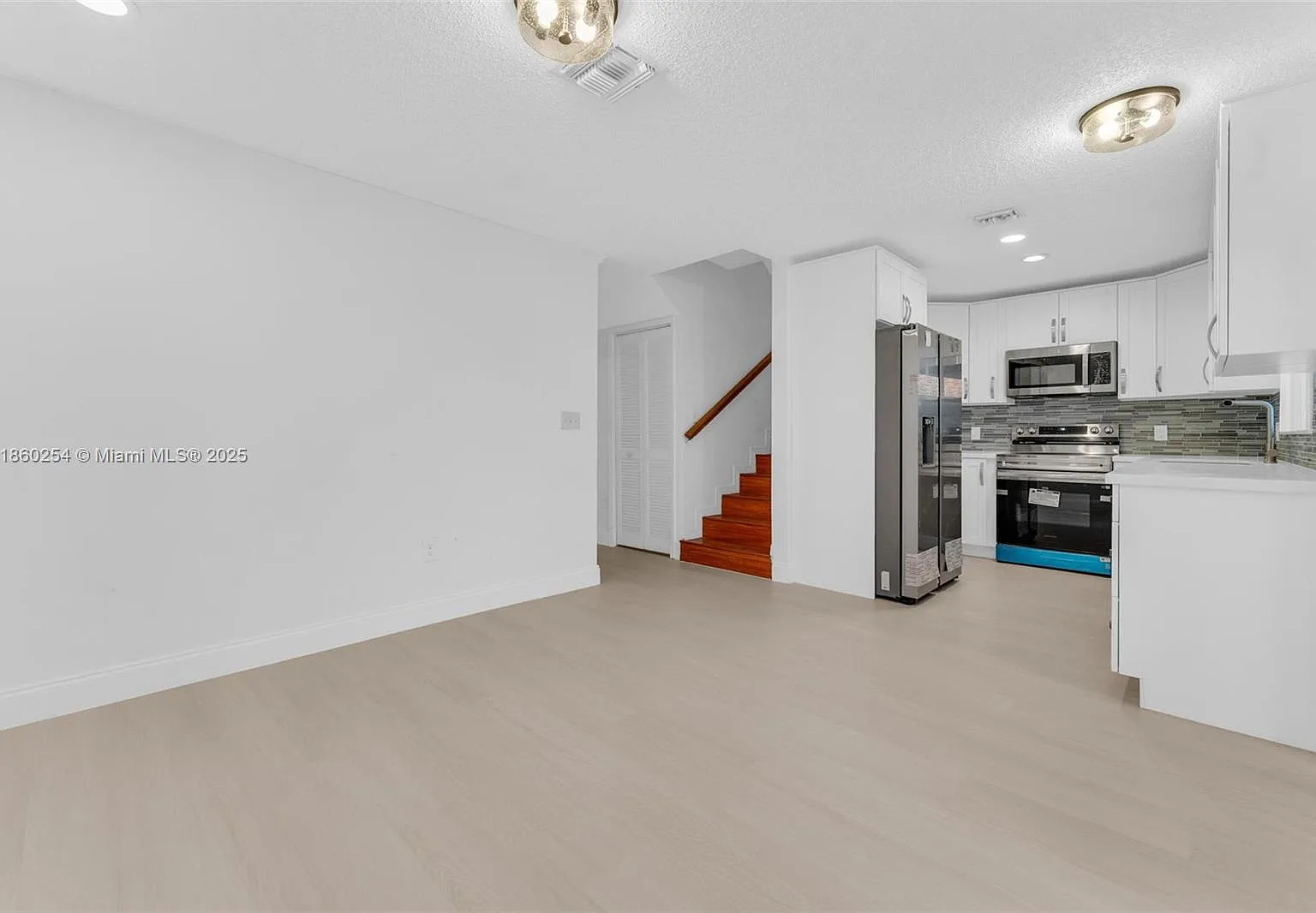 3 bed, 1750 sqft, $3,100 — Photo 3