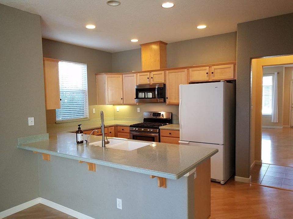 2nd image of 8926 Oakfield Ln