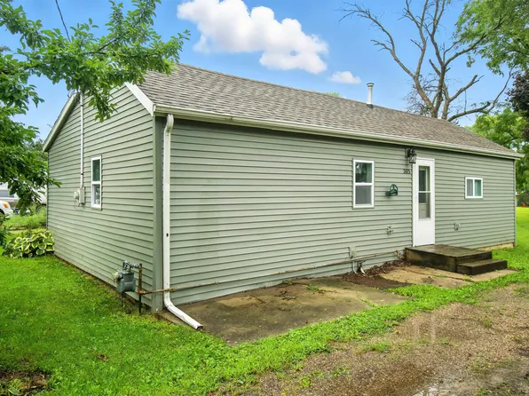 305 E Linn St, Quasqueton, IA 52326