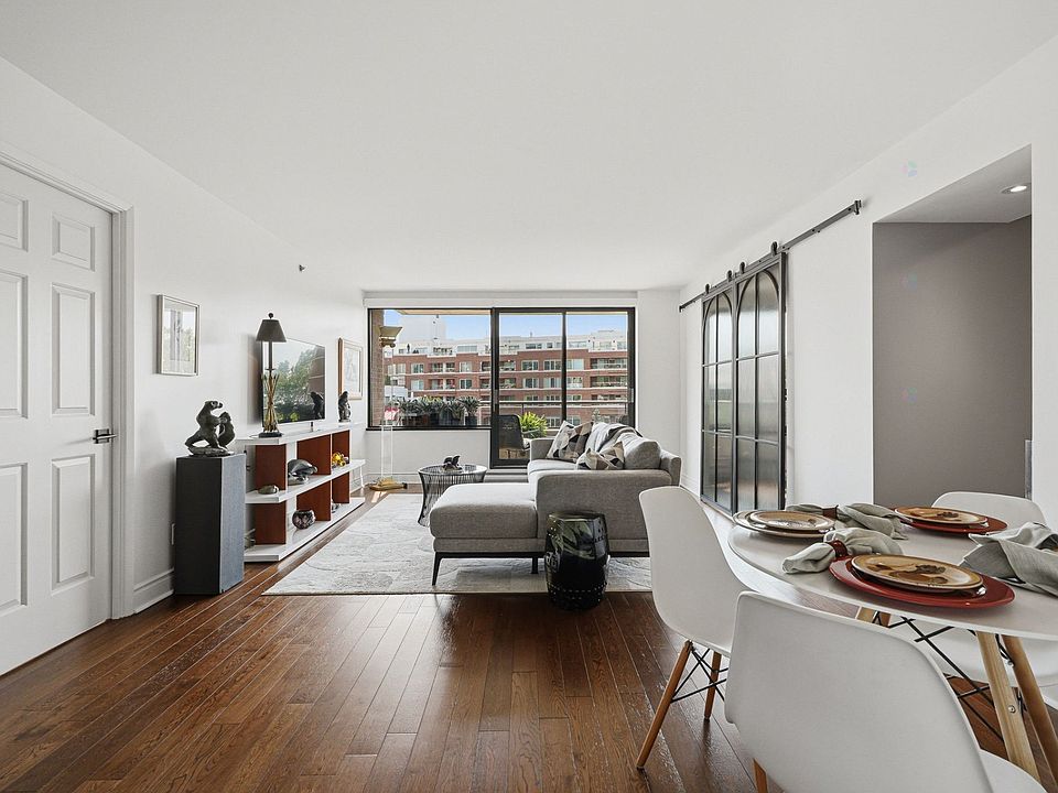 1st image of 200 Avenue Lansdowne #705