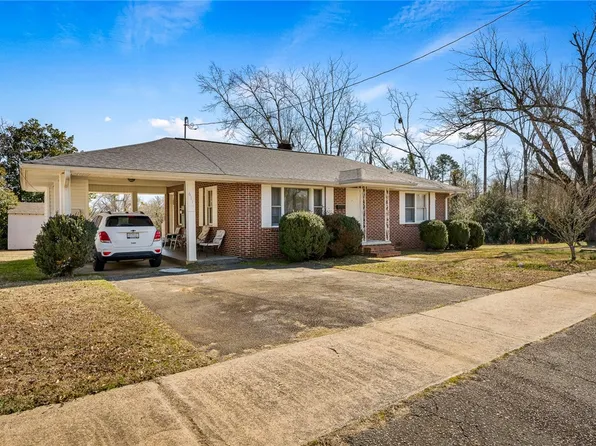 611 S Depot St, Seneca, SC 29678