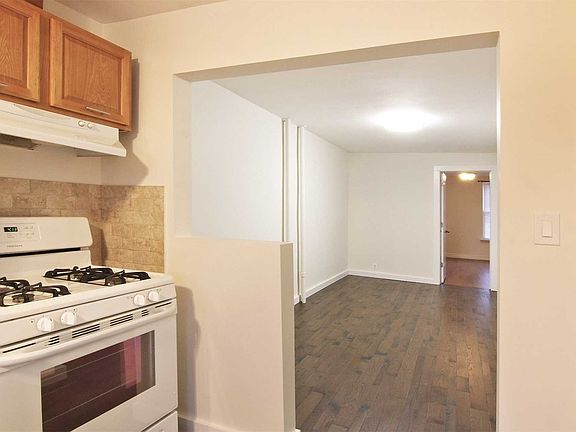 3rd image of 5610 61st St Unit 2R