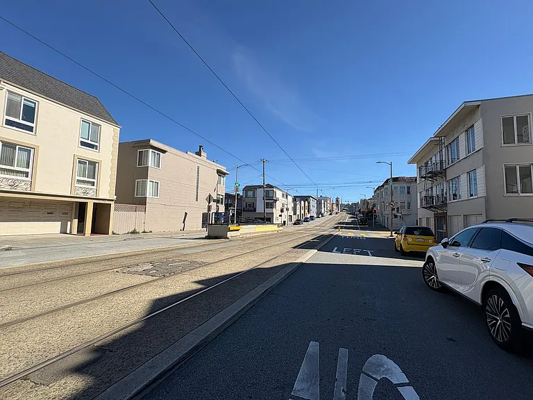 1327-1329 Judah Street — Photo 18