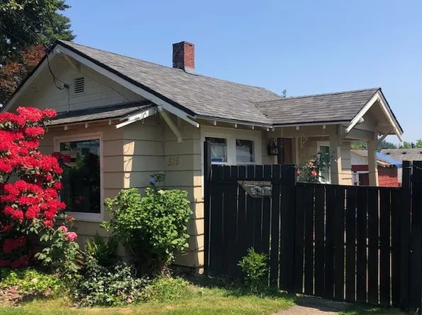 515 E Gloucester St, Gladstone, OR 97027