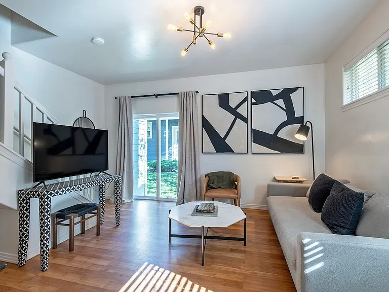 399 Forest View Dr — Photo 4