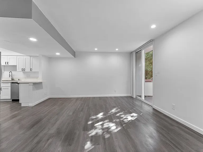 1615 Greenfield Ave — Photo 9