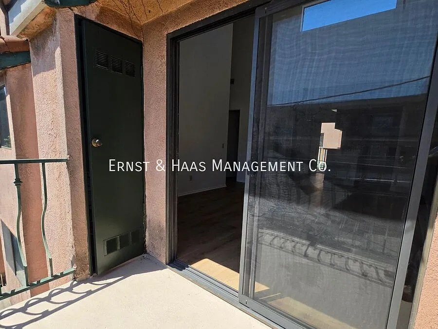 Charming 2-Bedroom Apartment In Long Beach! *Move-In Special* — Photo 4