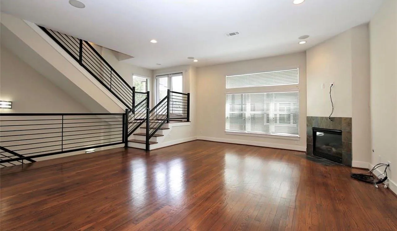 3 bed, 3.5 bath, 1705 sqft, $3,500 — Photo 3