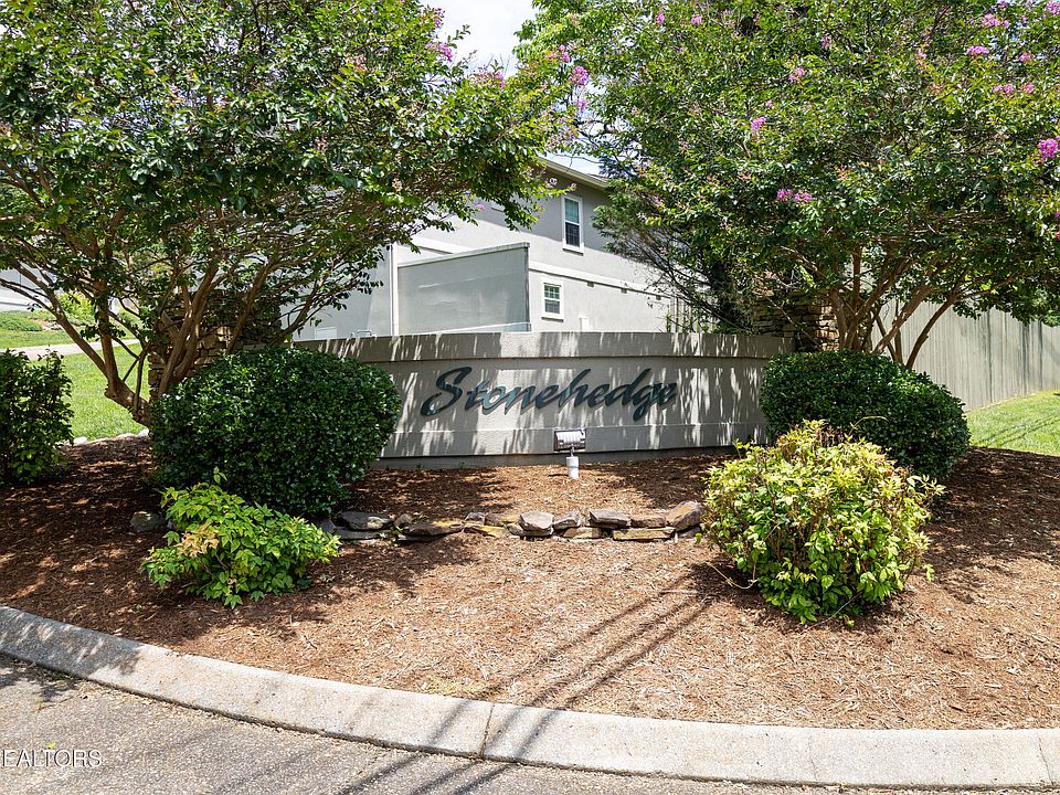 1st image of 1728 Stone Hedge Dr