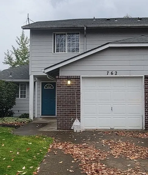 762-770 SW Sitka Dr — Photo 1