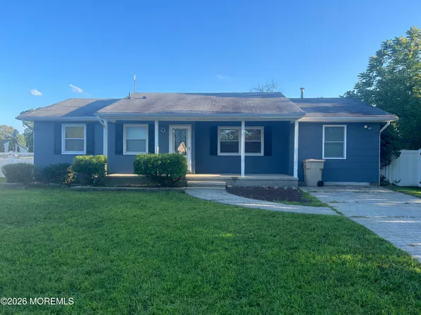 32 Carver St, Bayville, NJ 08721